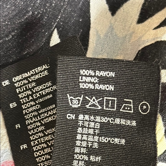 Black Dress with Toucan Novelty Print Size 6 - Picture 8 of 8